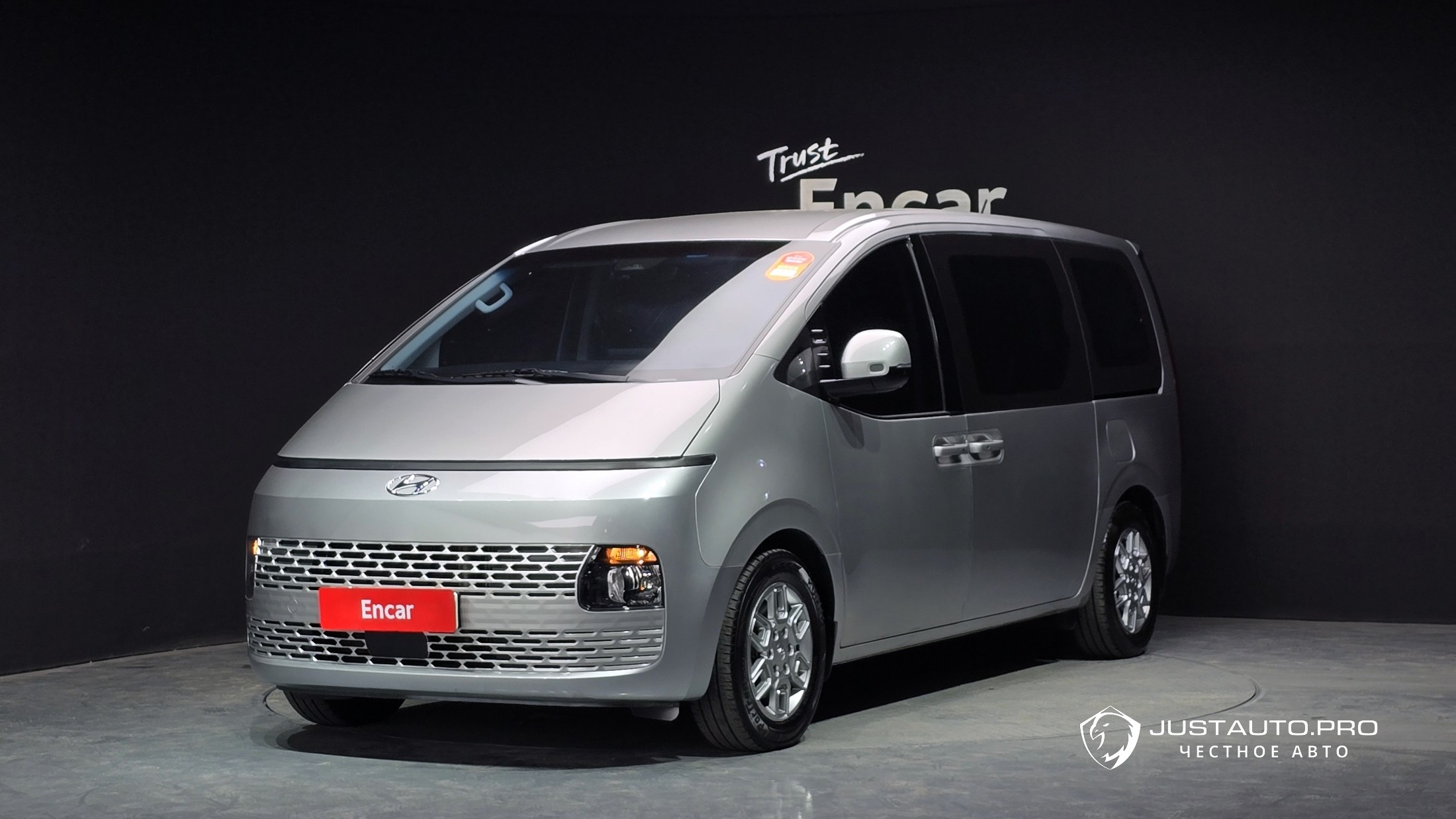 Автомобиль Hyundai Staria