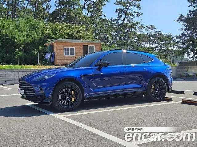 Автомобиль Astonmartin DBX