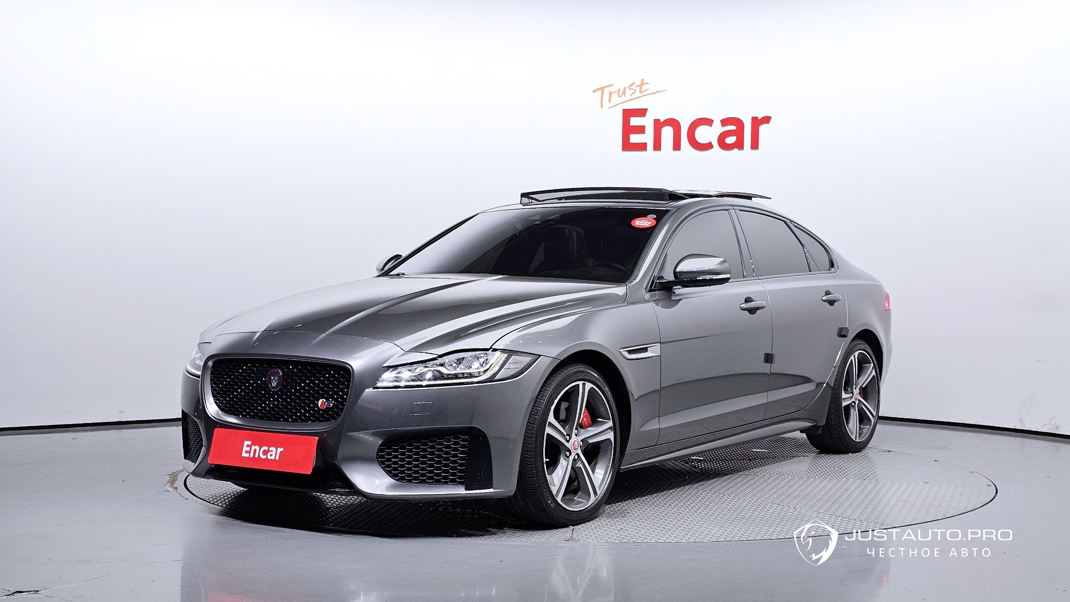 Автомобиль Jaguar XF