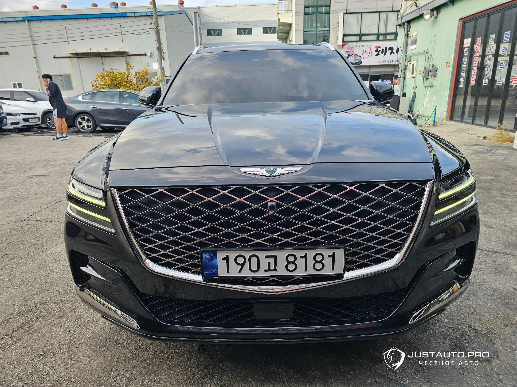Автомобиль Genesis GV80
