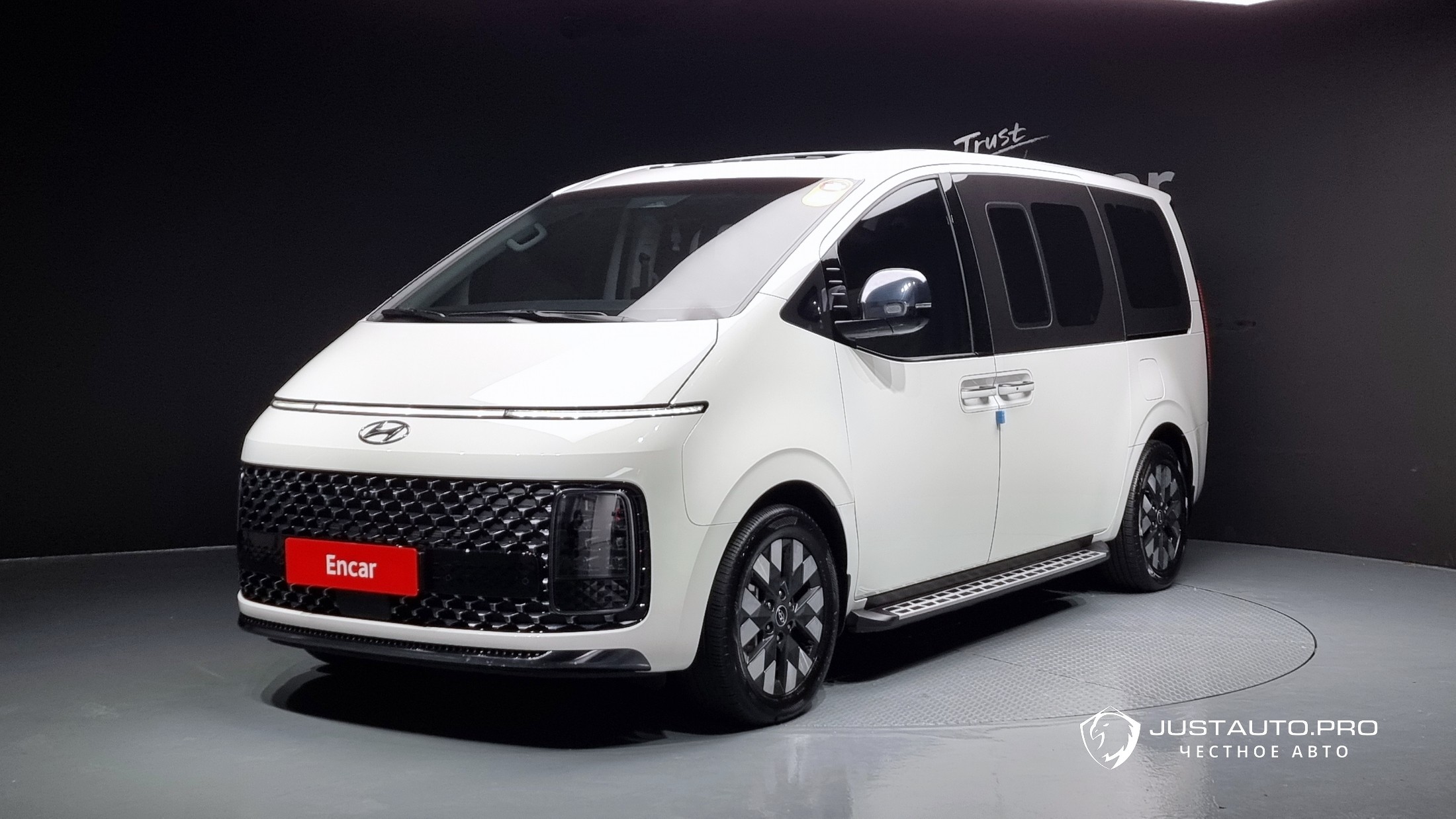 Автомобиль Hyundai Staria