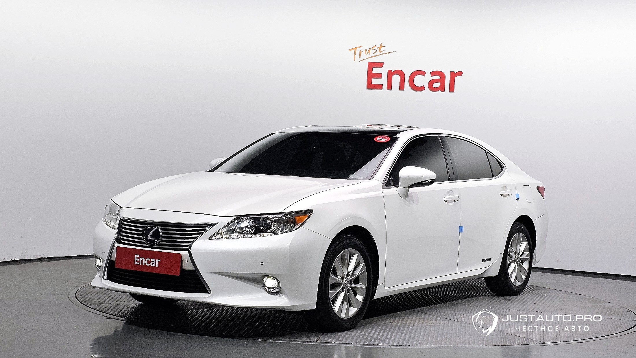 Автомобиль Lexus ES