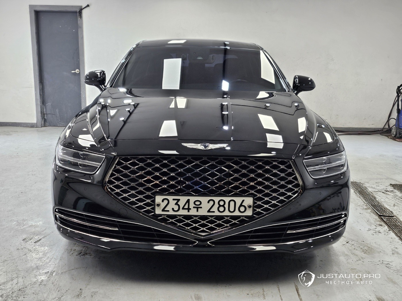 Автомобиль Genesis G90