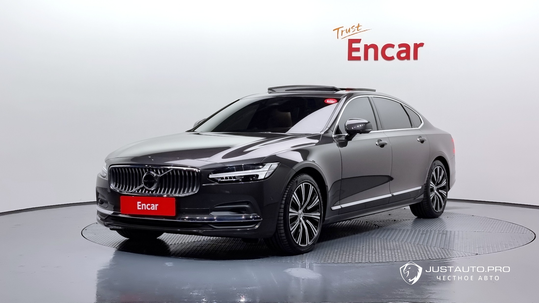 Автомобиль Volvo S90