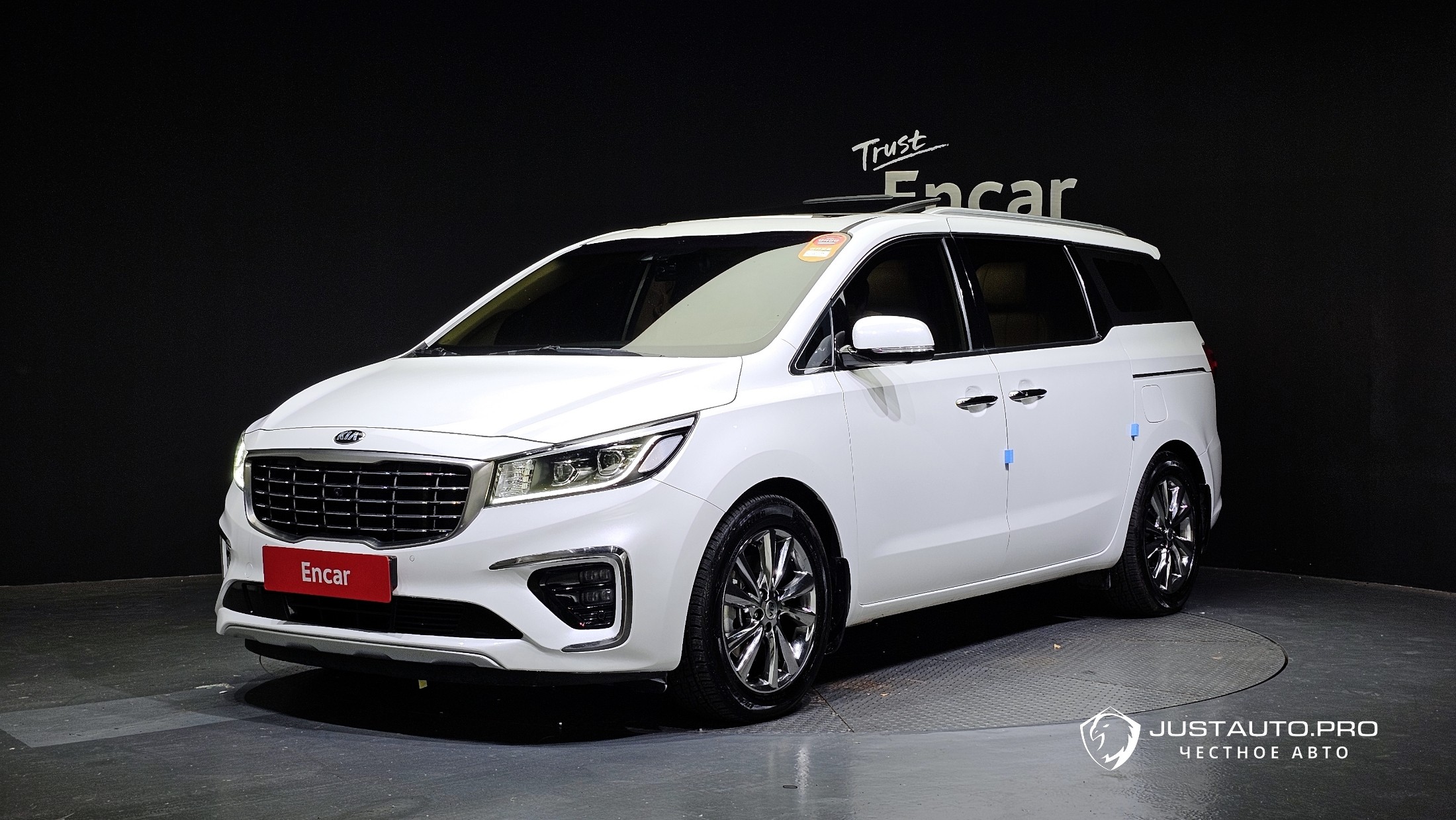 Автомобиль Kia Canival