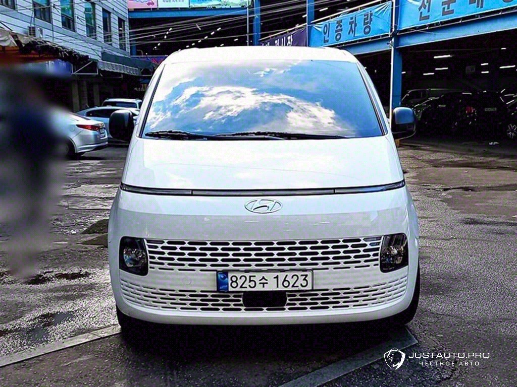 Автомобиль Hyundai Staria