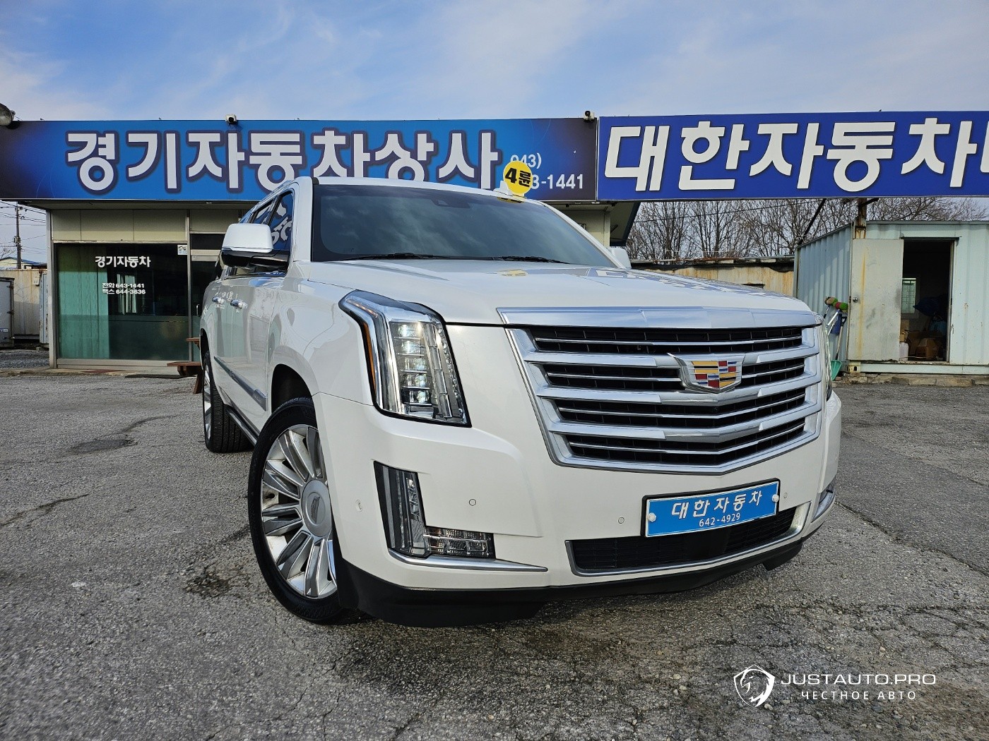 Автомобиль Cadillac Escalade