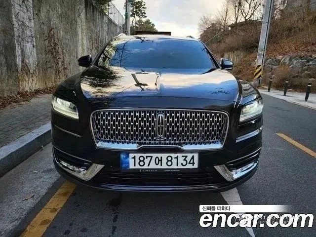 Автомобиль Lincoln Nautilus