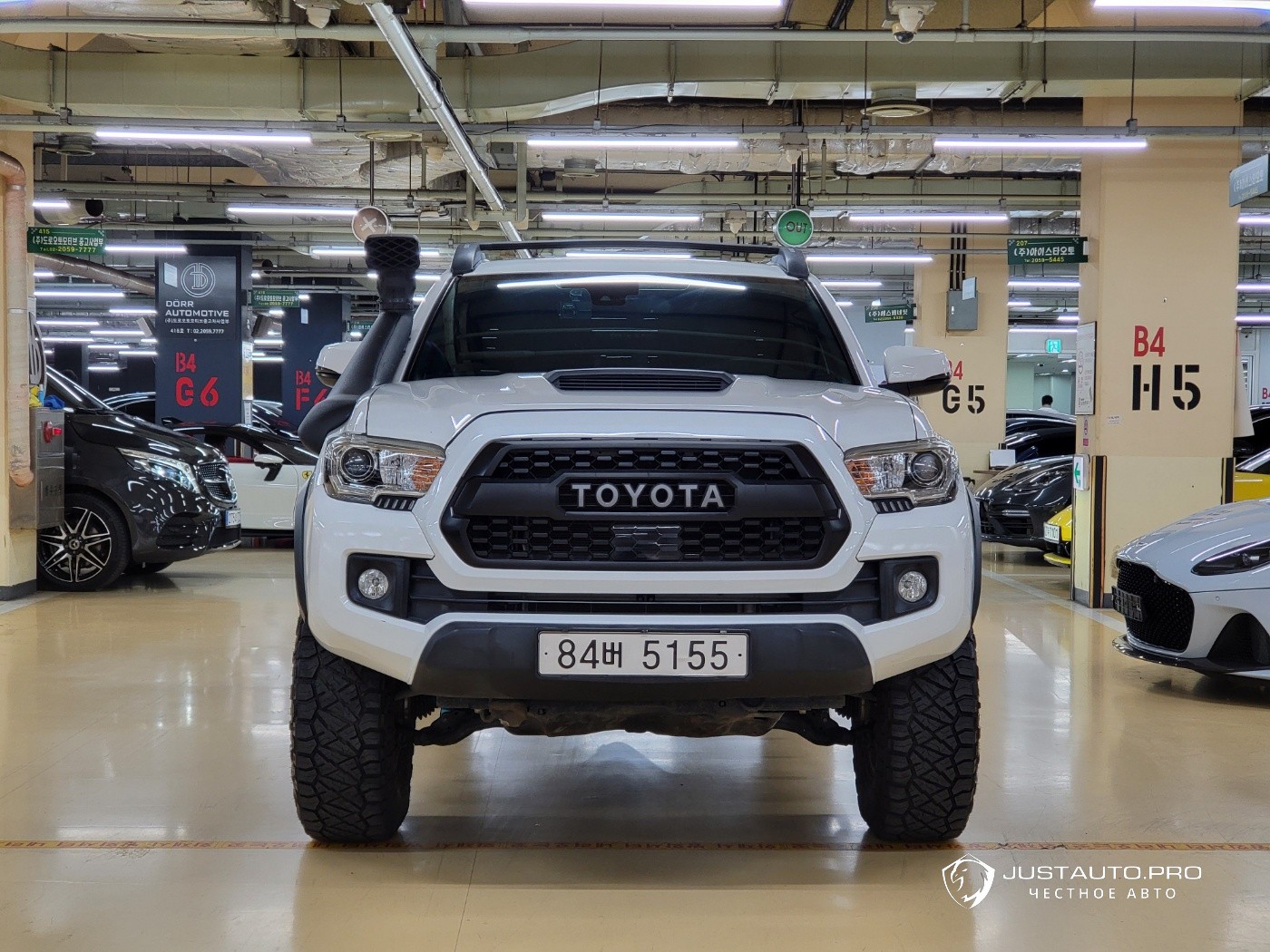 Автомобиль Toyota Tacoma