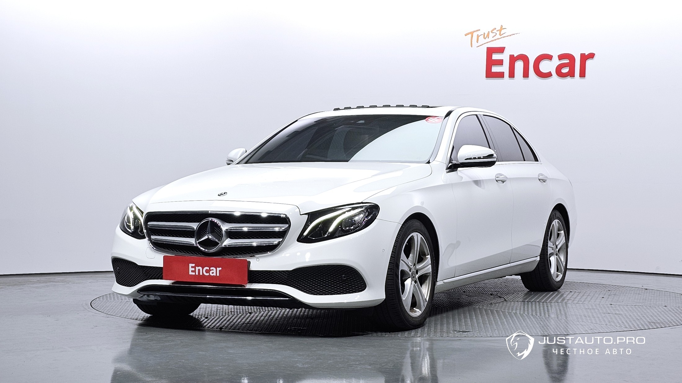 Автомобиль Mercedes-Benz E-Class