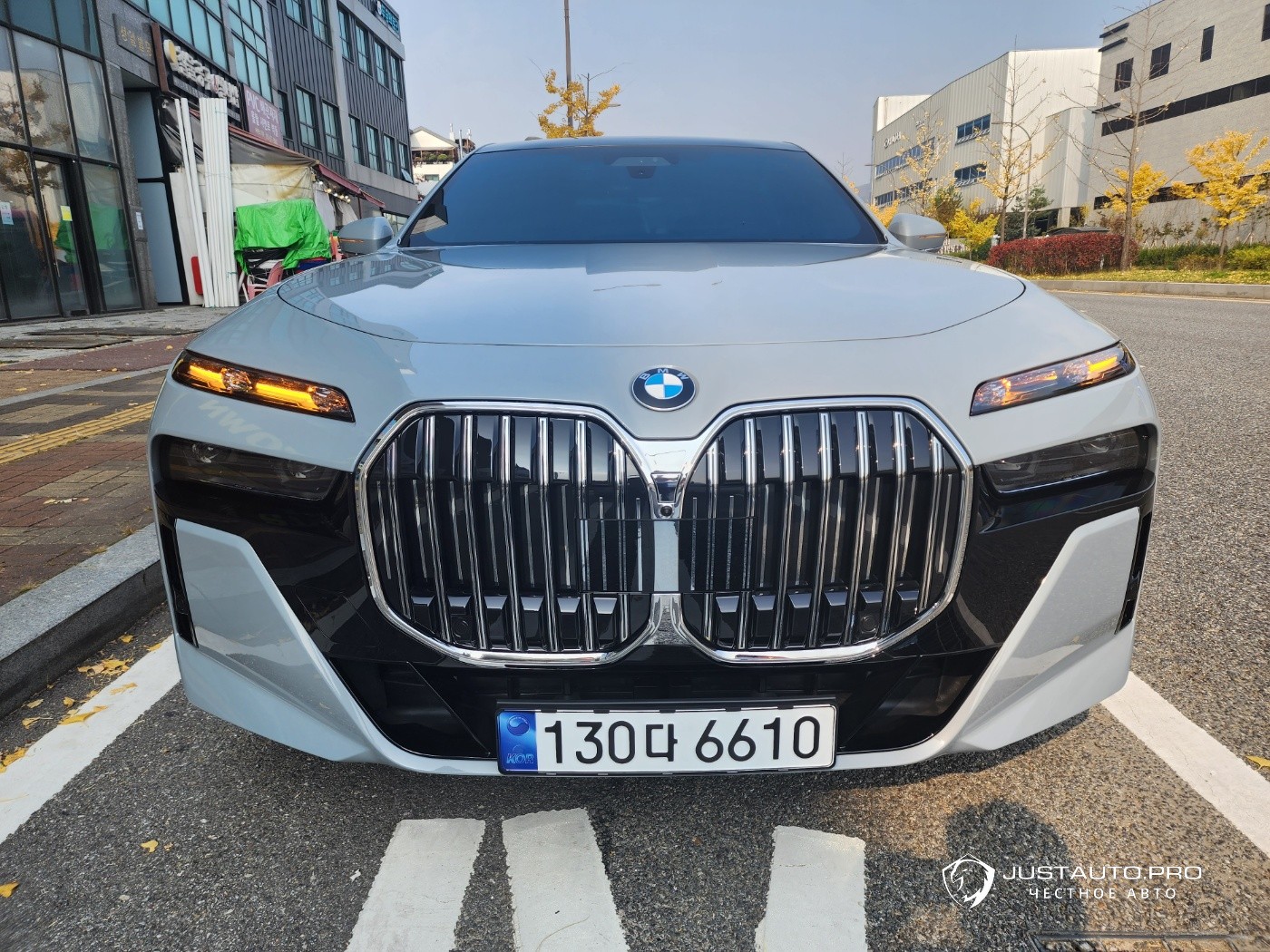 Автомобиль BMW 7-Series