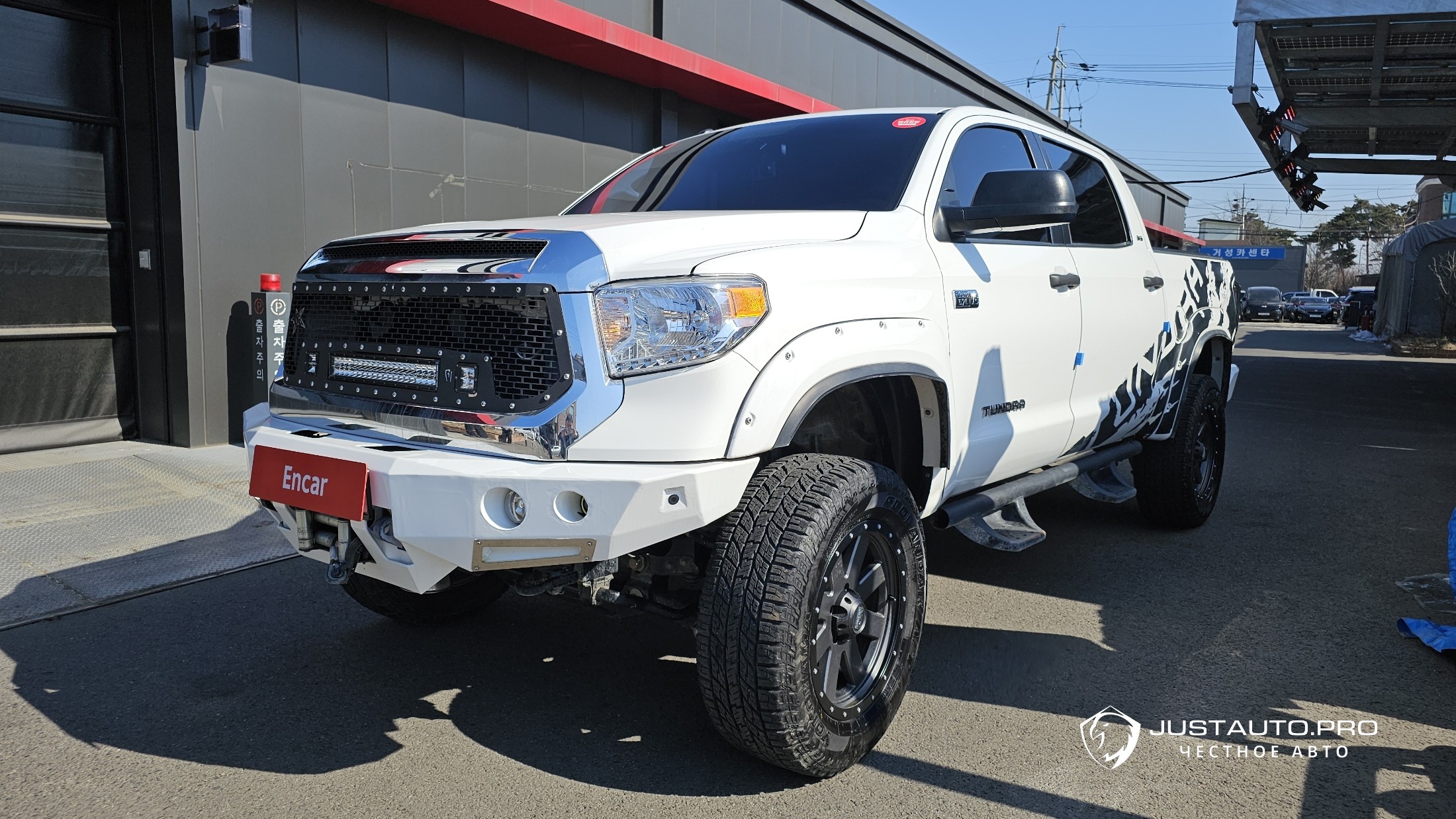Автомобиль Toyota Tundra