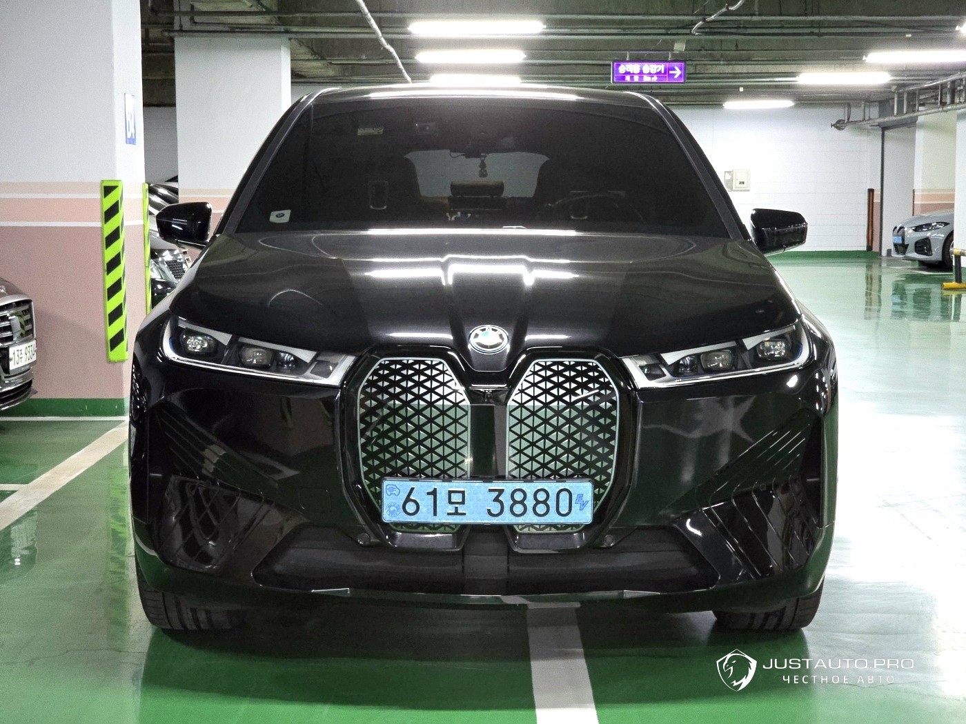 Автомобиль BMW iX