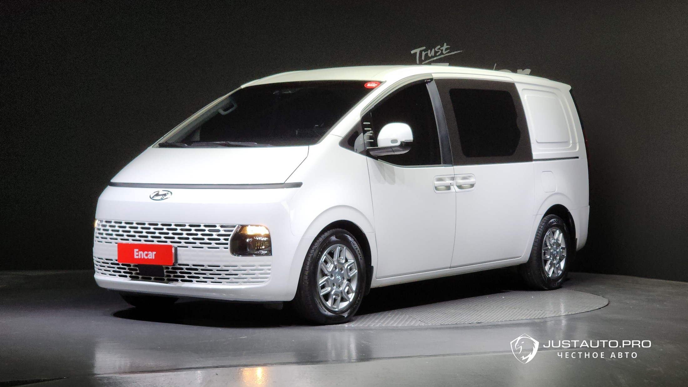 Автомобиль Hyundai Staria