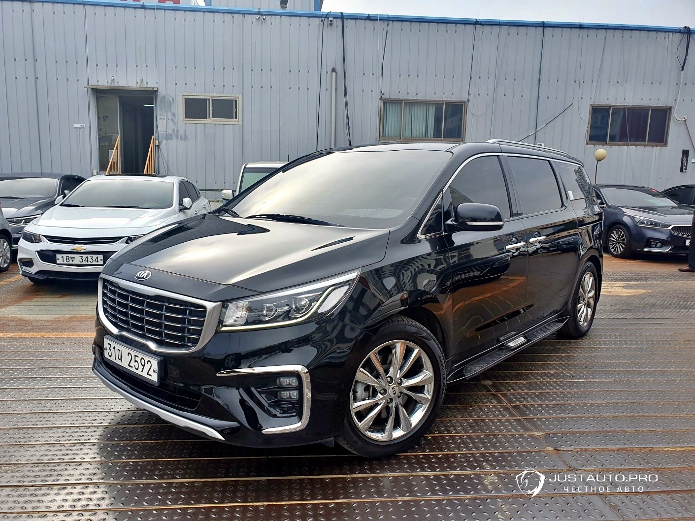 Автомобиль Kia Canival