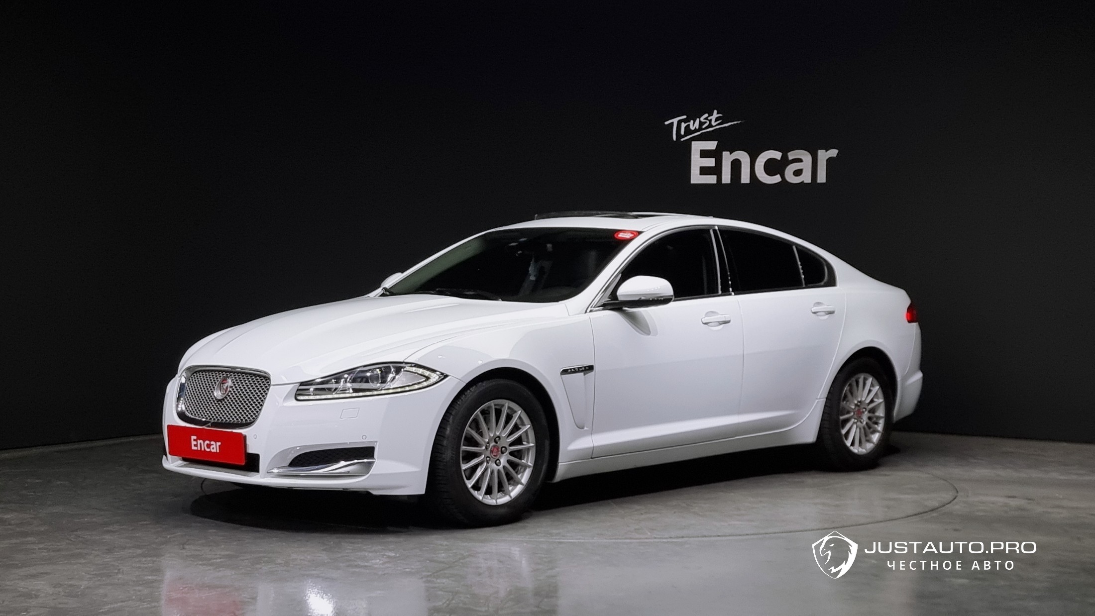 Автомобиль Jaguar XF