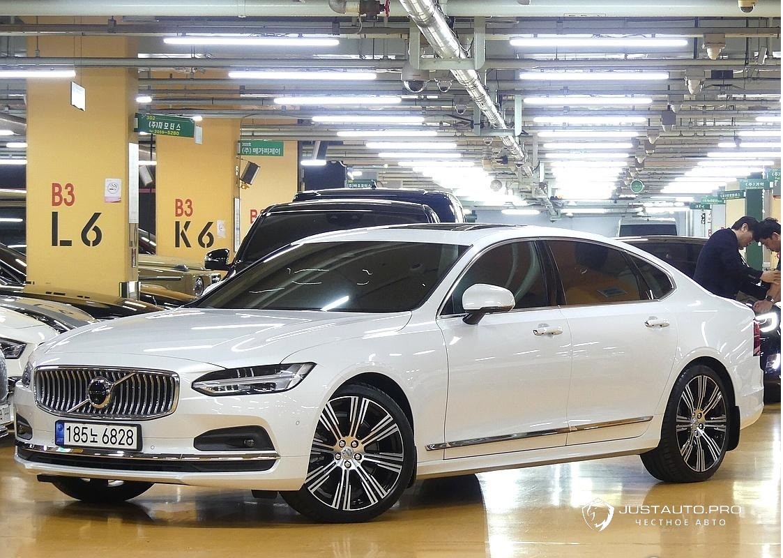 Автомобиль Volvo S90