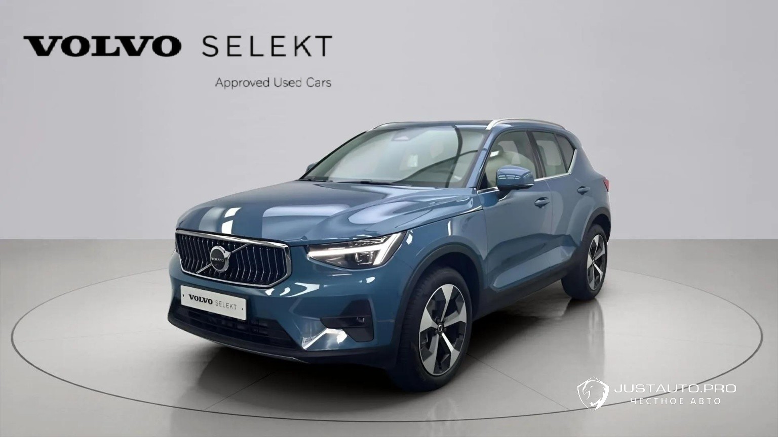 Автомобиль Volvo XC40
