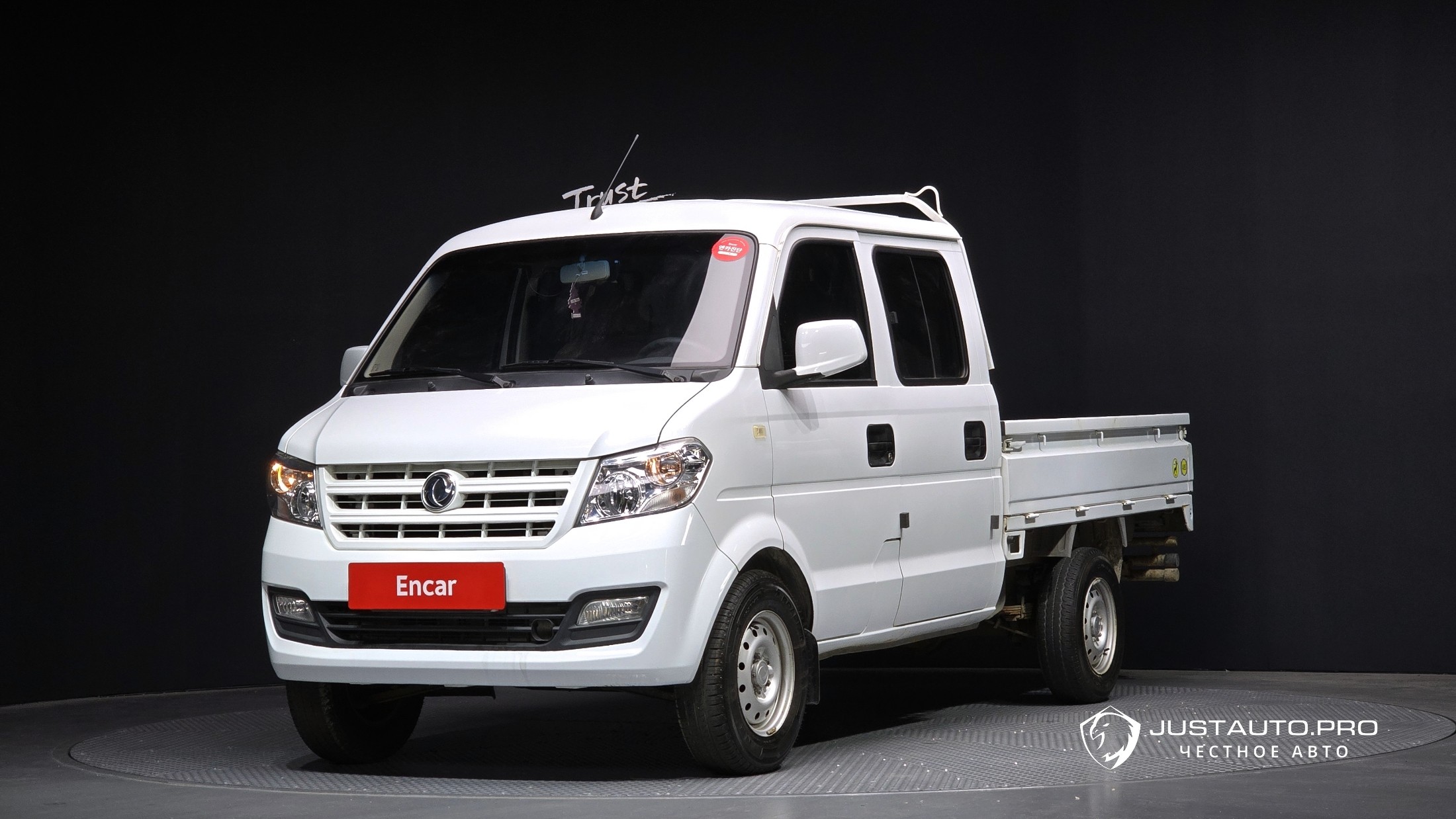 Автомобиль DFSK C32