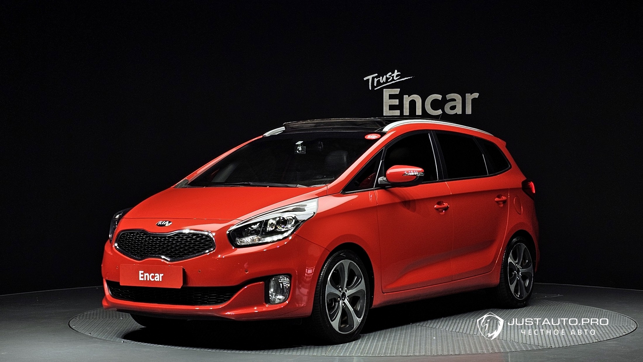 Автомобиль Kia Carens