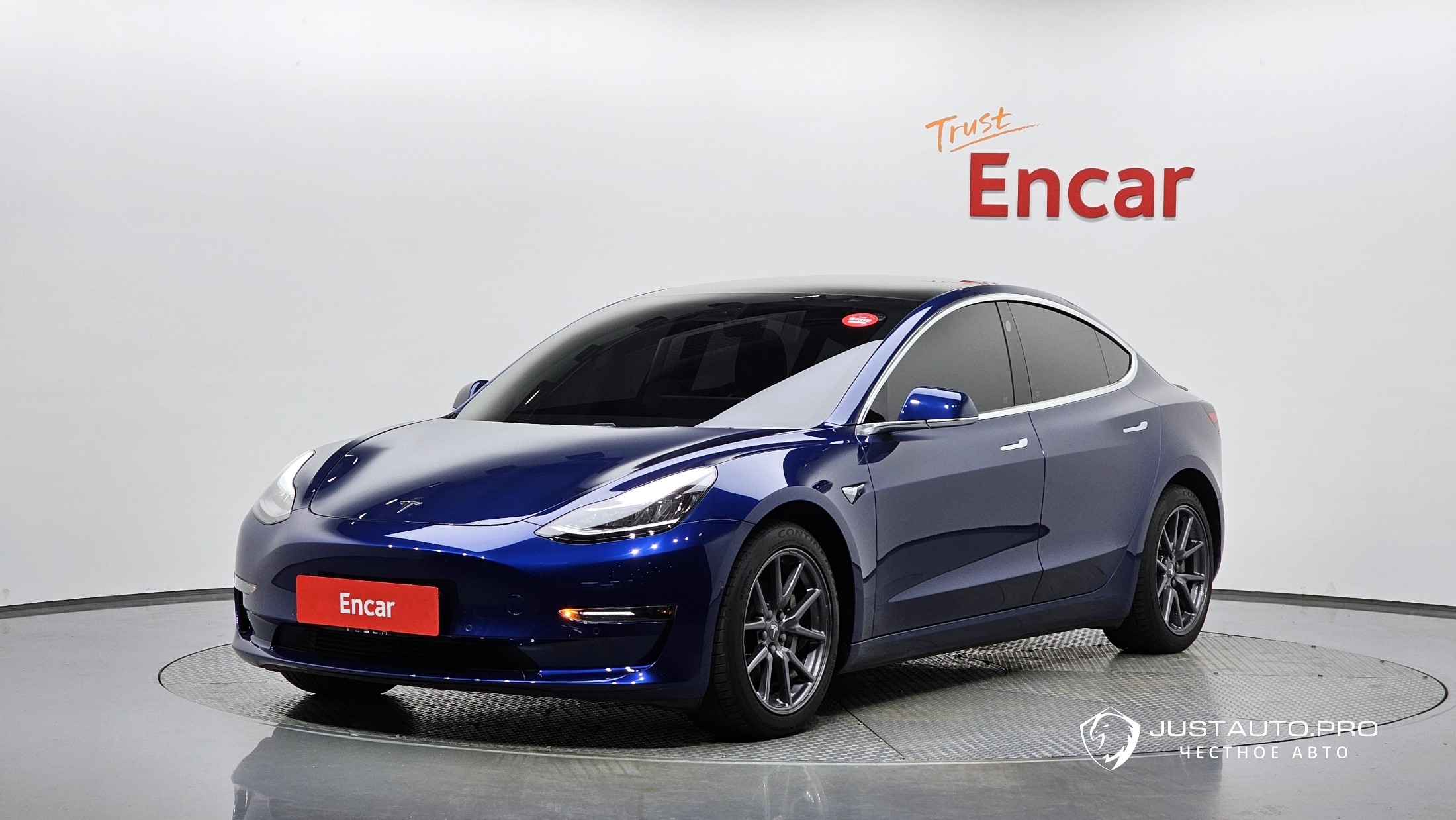 Автомобиль Tesla Model 3