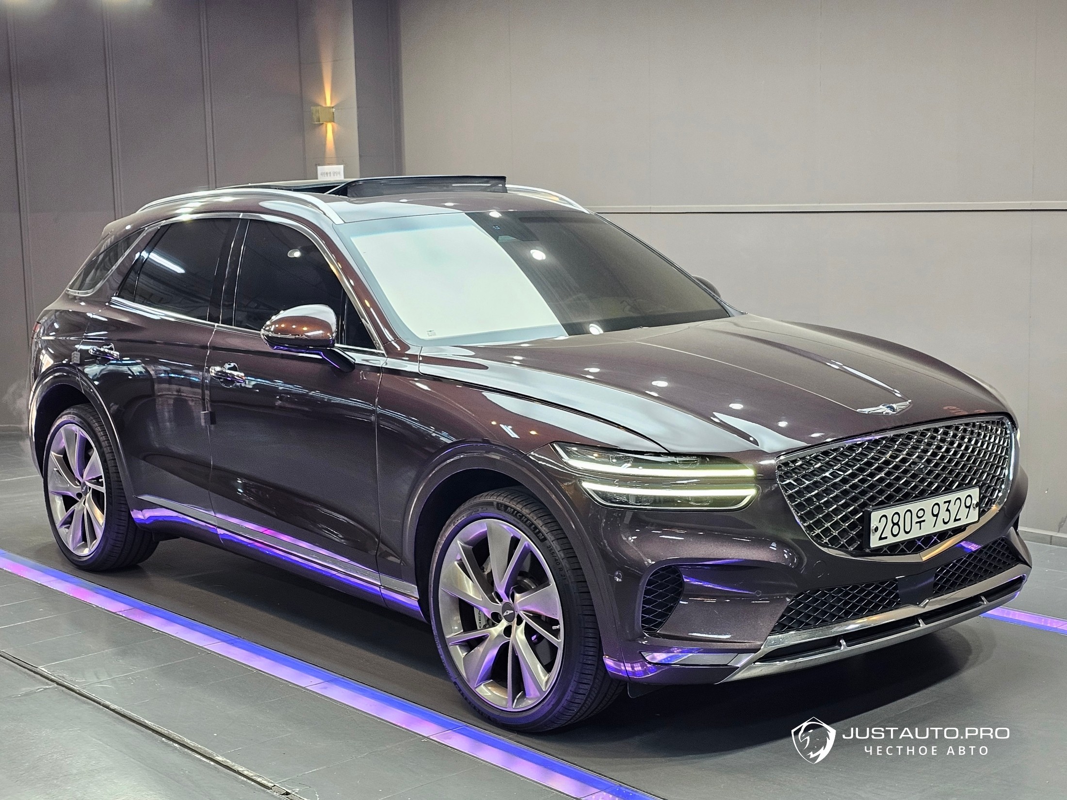 Автомобиль Genesis GV70