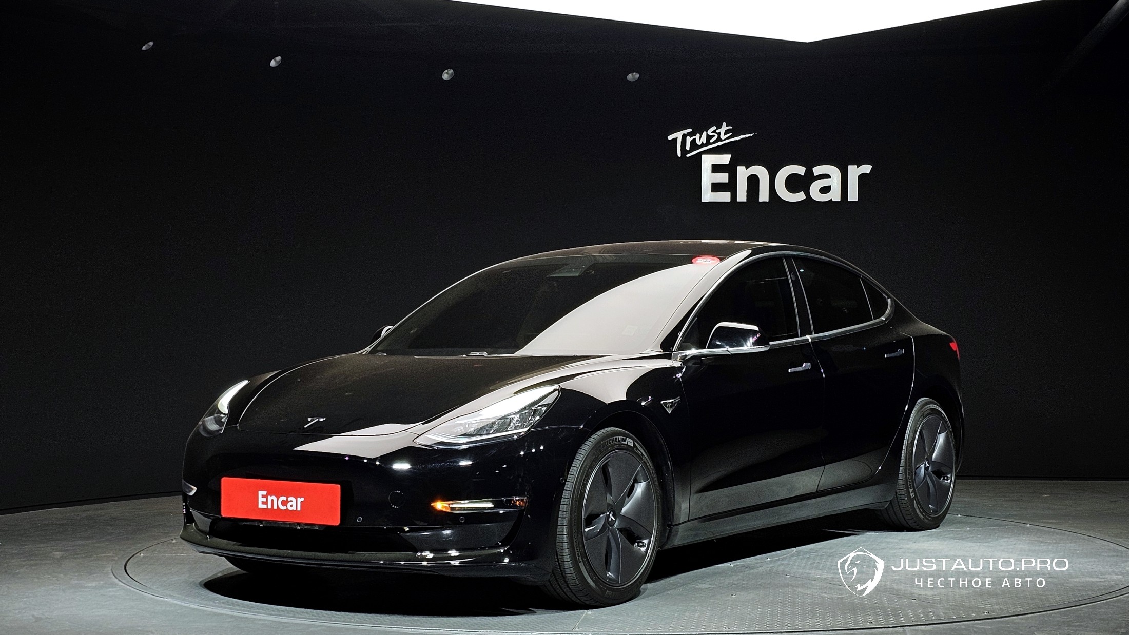 Автомобиль Tesla Model 3