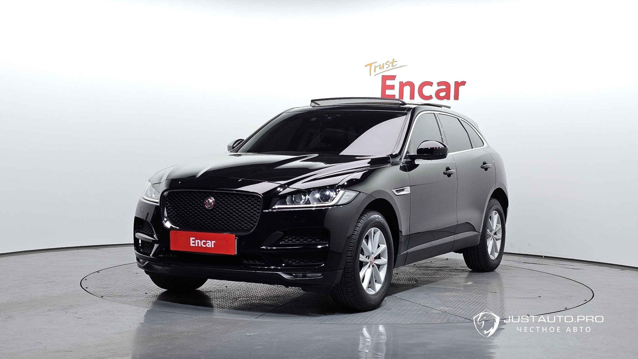 Автомобиль Jaguar F-PACE