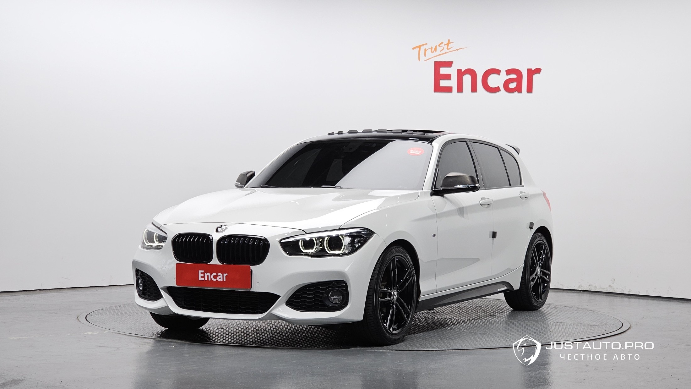 Автомобиль BMW 1-Series