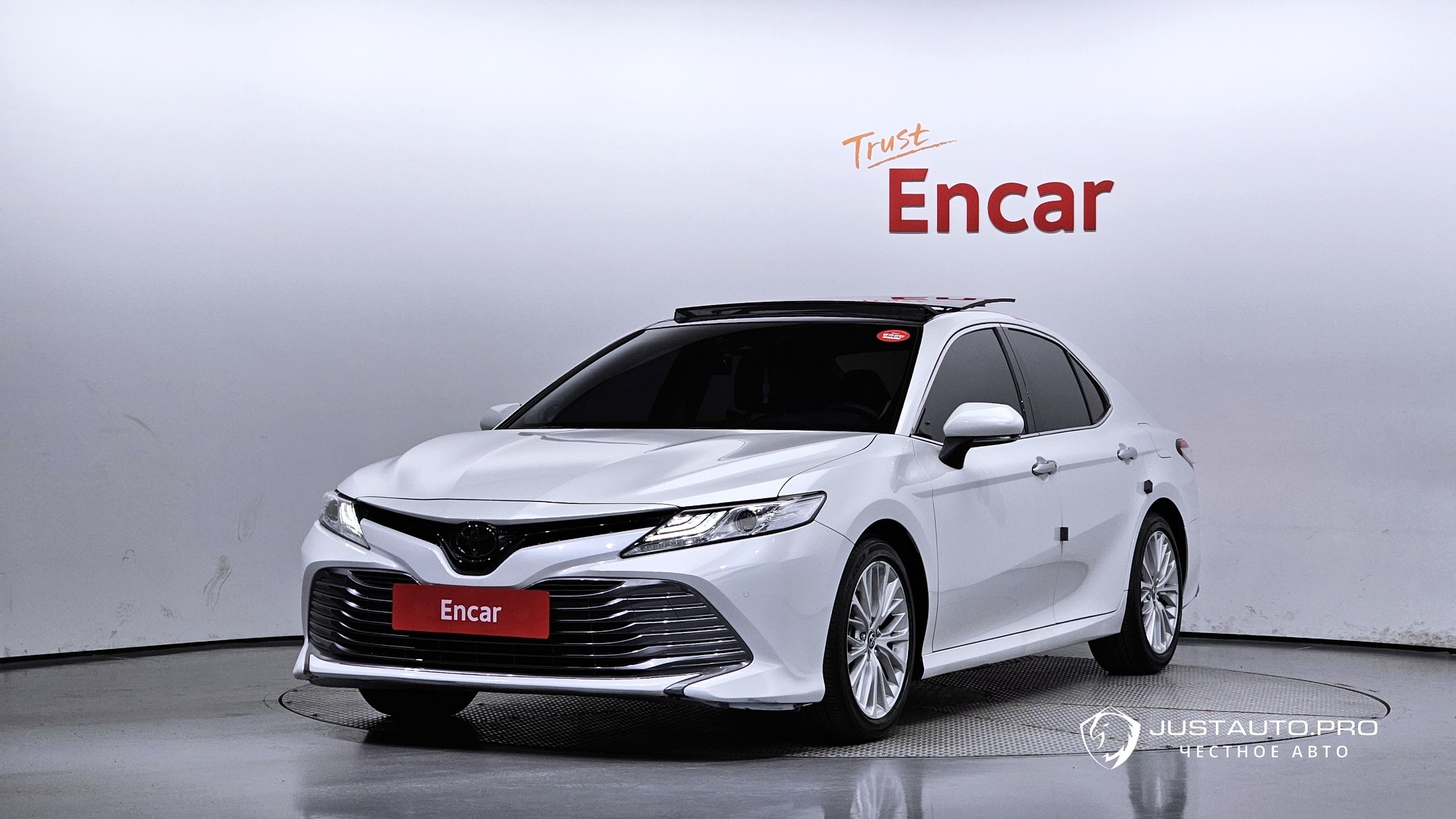 Автомобиль Toyota Camry
