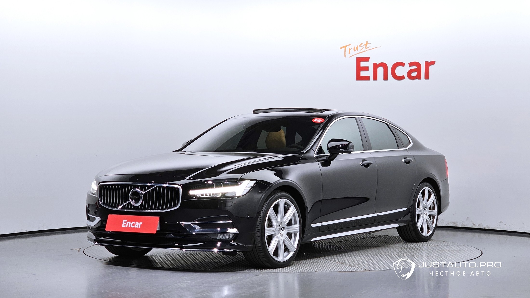 Автомобиль Volvo S90