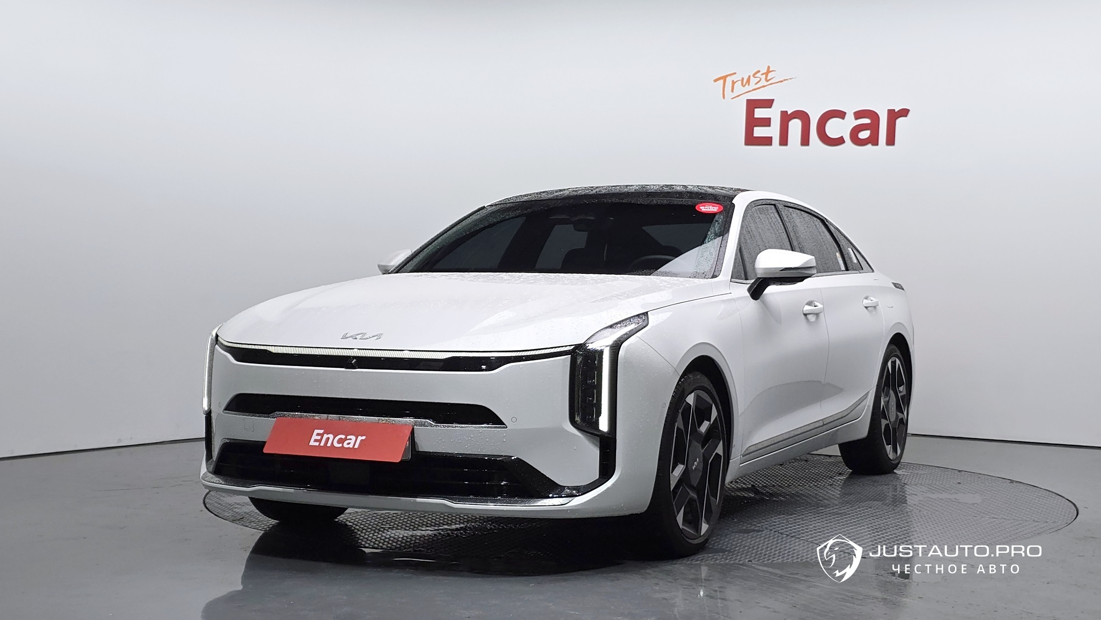 Автомобиль Kia K8