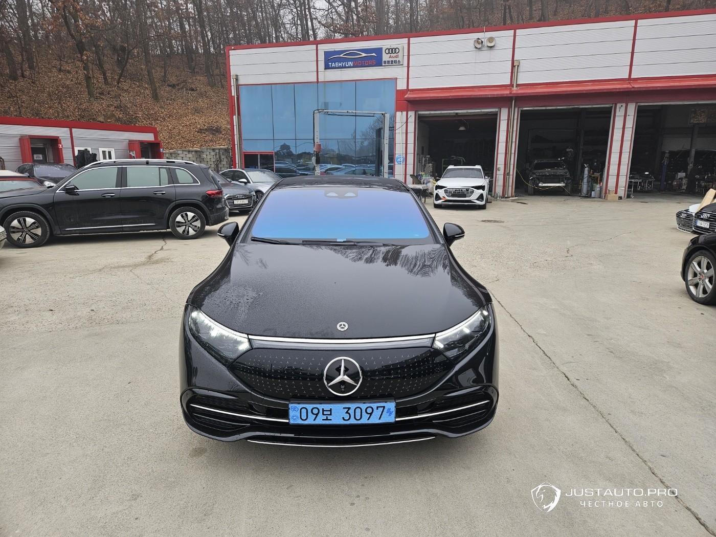 Автомобиль Mercedes-Benz EQS
