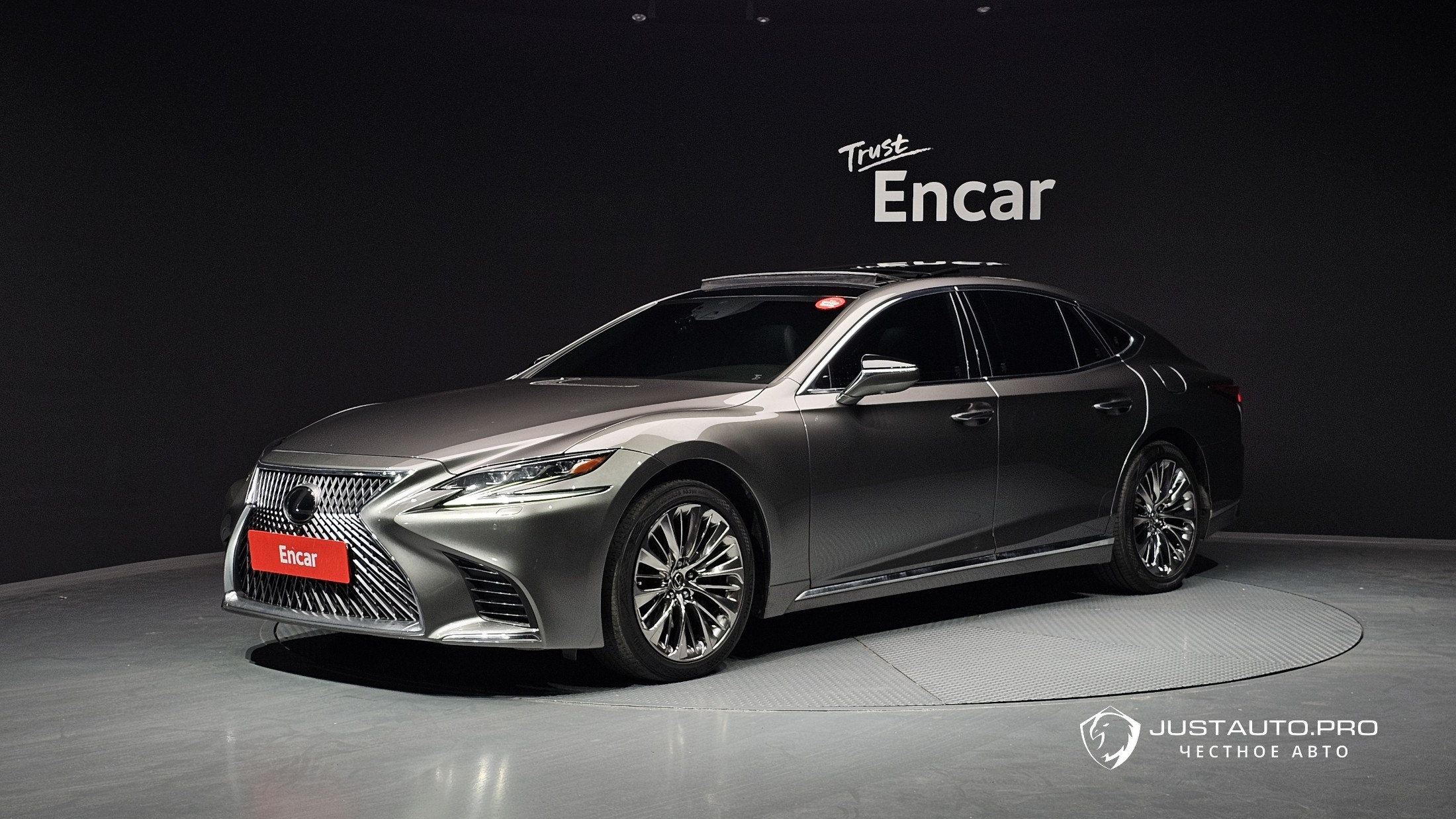 Автомобиль Lexus LS