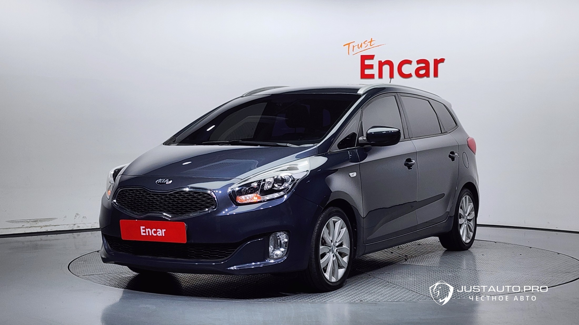 Автомобиль Kia Carens