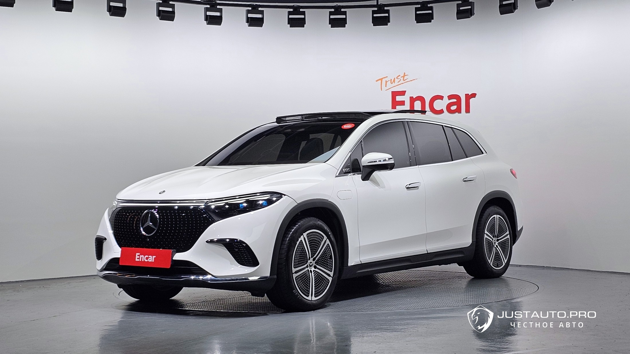 Автомобиль Mercedes-Benz EQS