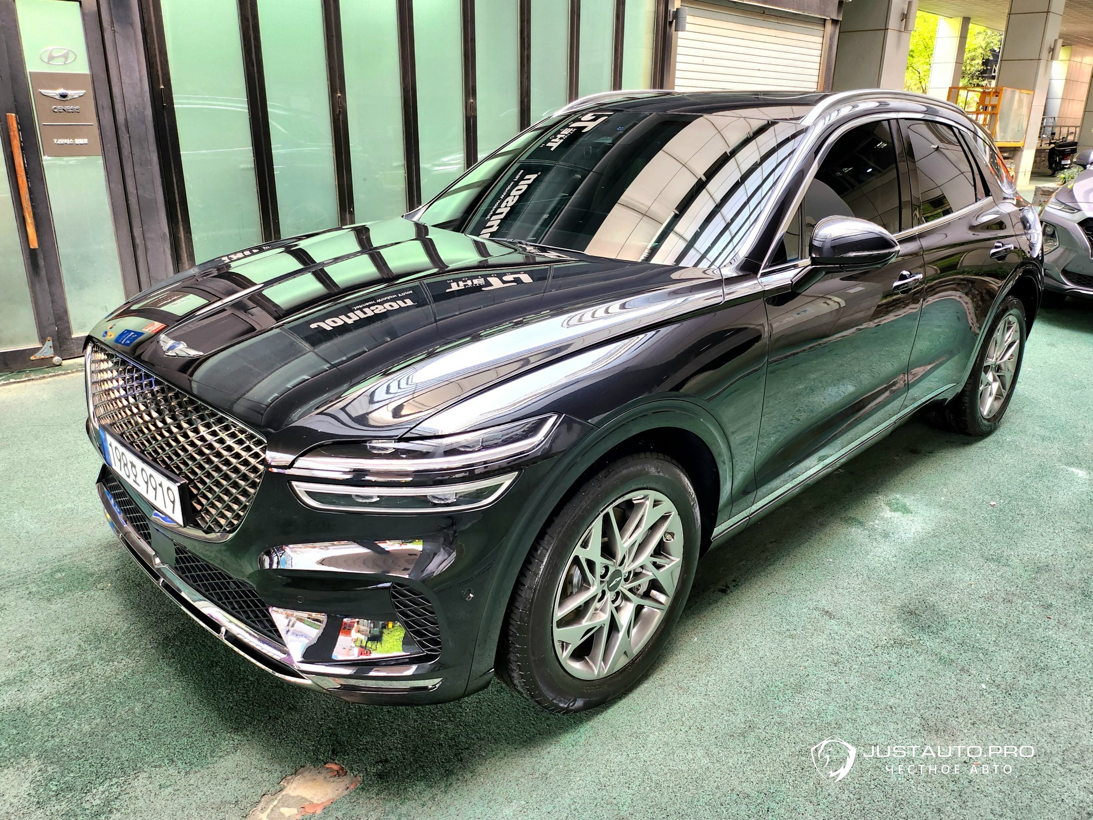 Автомобиль Genesis GV70