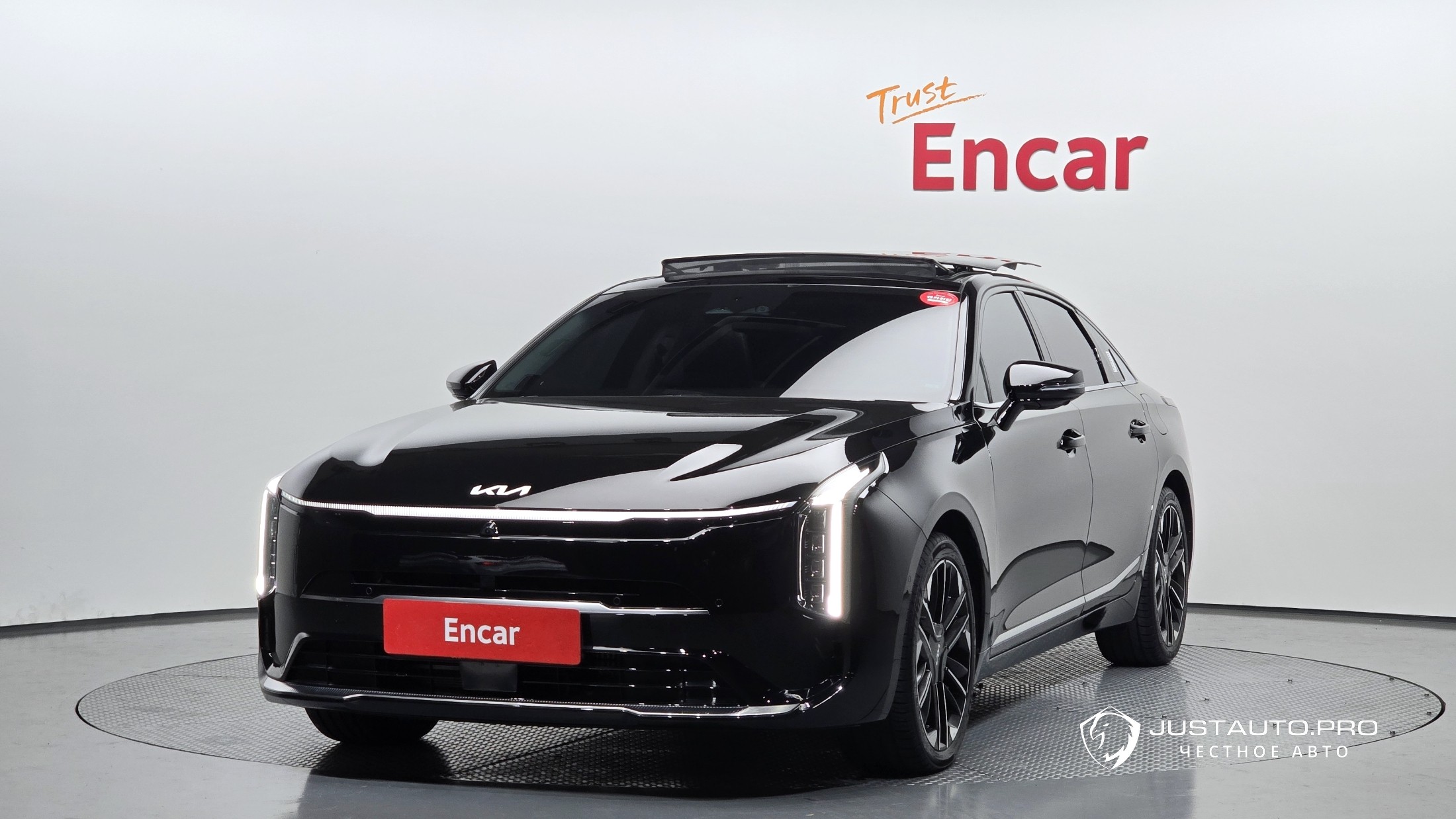 Автомобиль Kia K8