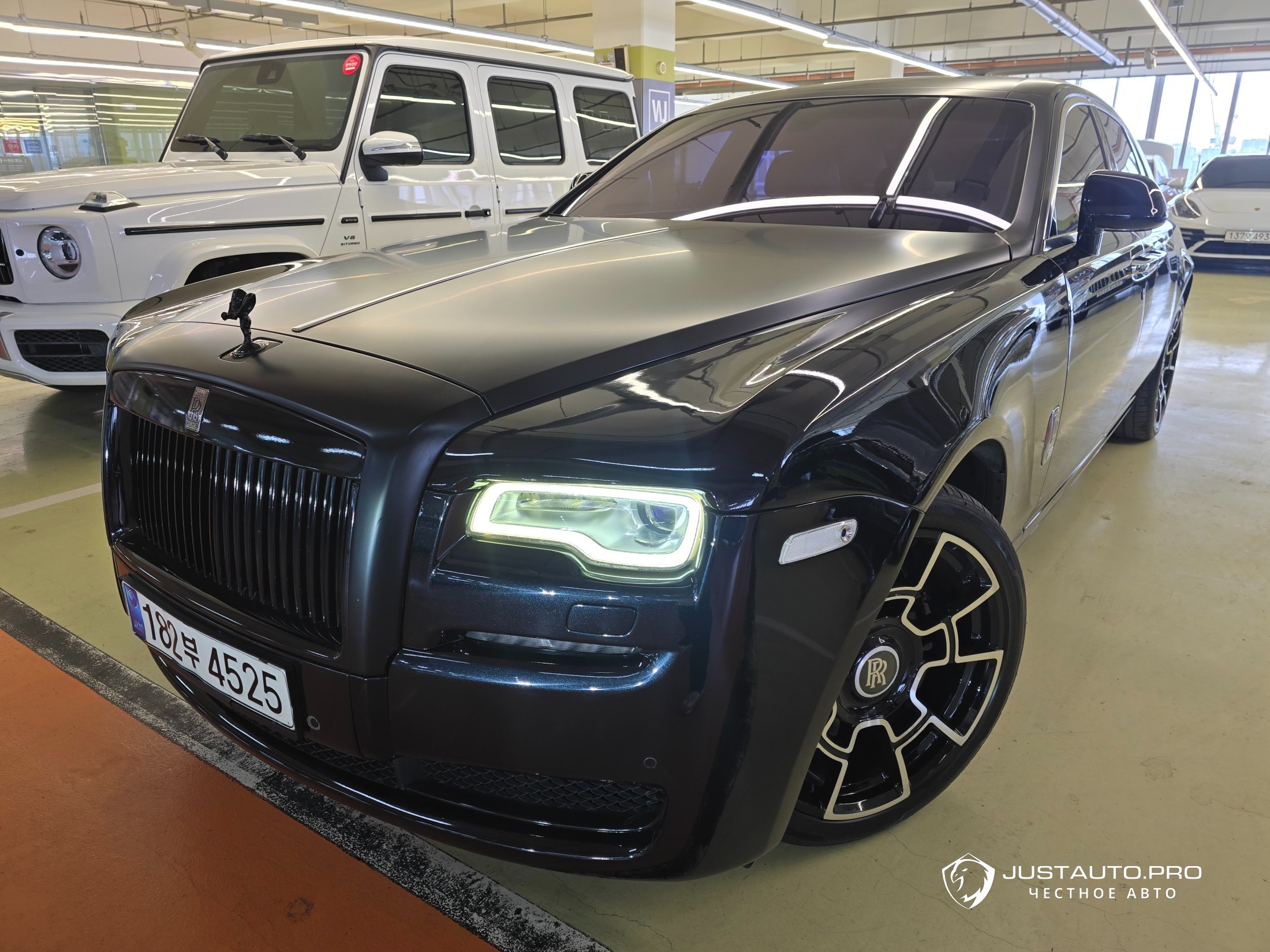 Автомобиль Rolls-Royce Ghost