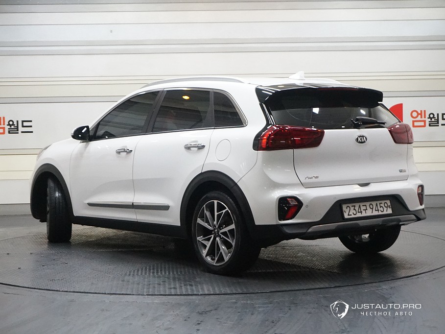 Автомобиль Kia Niro