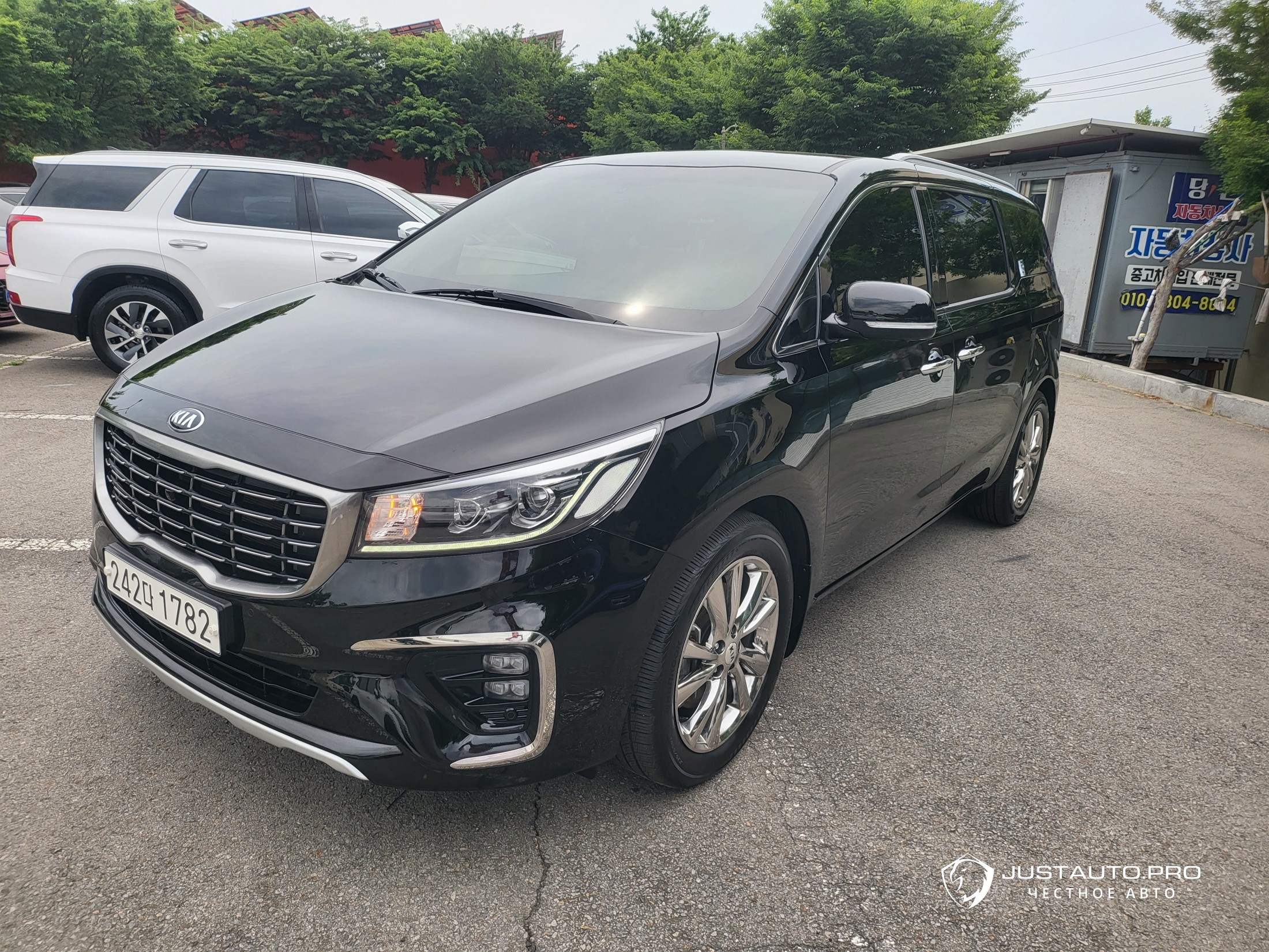 Автомобиль Kia Canival