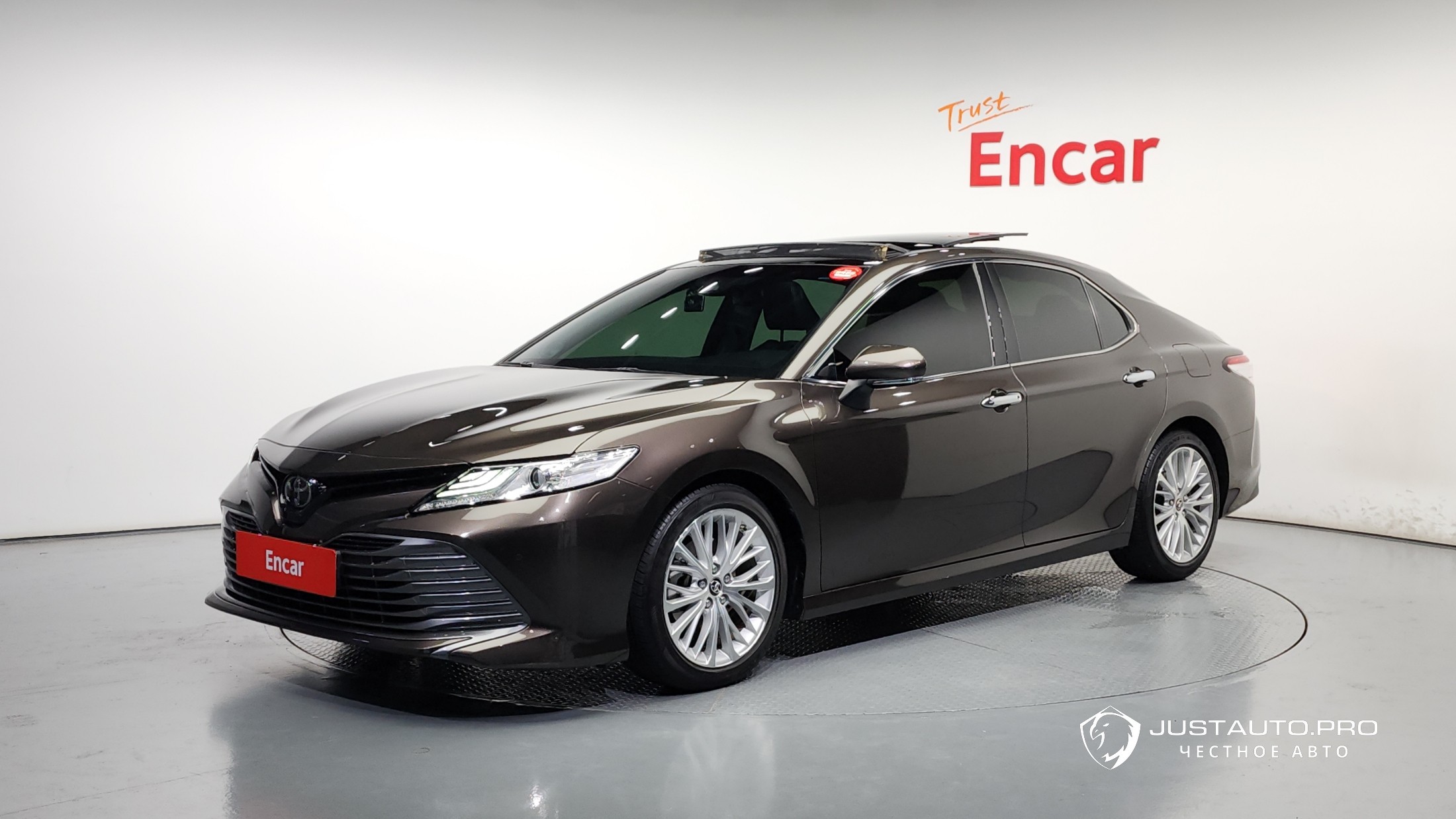 Автомобиль Toyota Camry