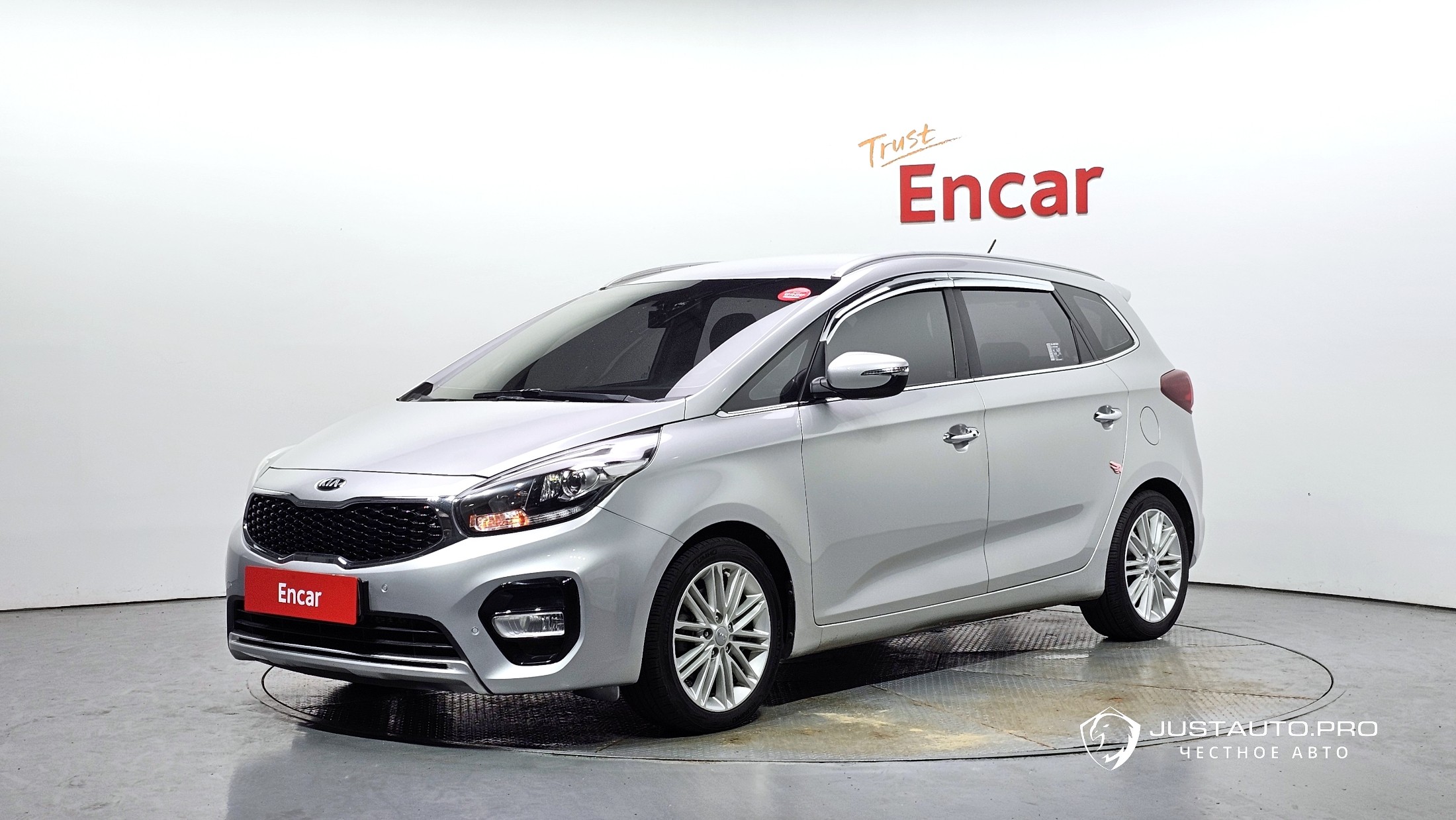 Автомобиль Kia Carens