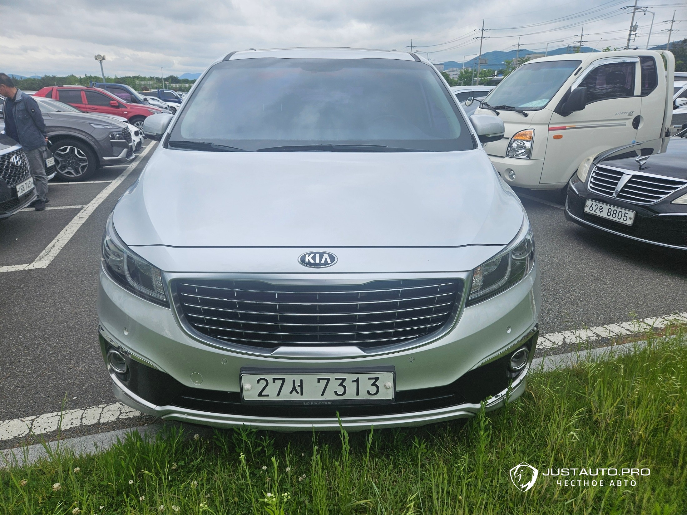 Автомобиль Kia Canival