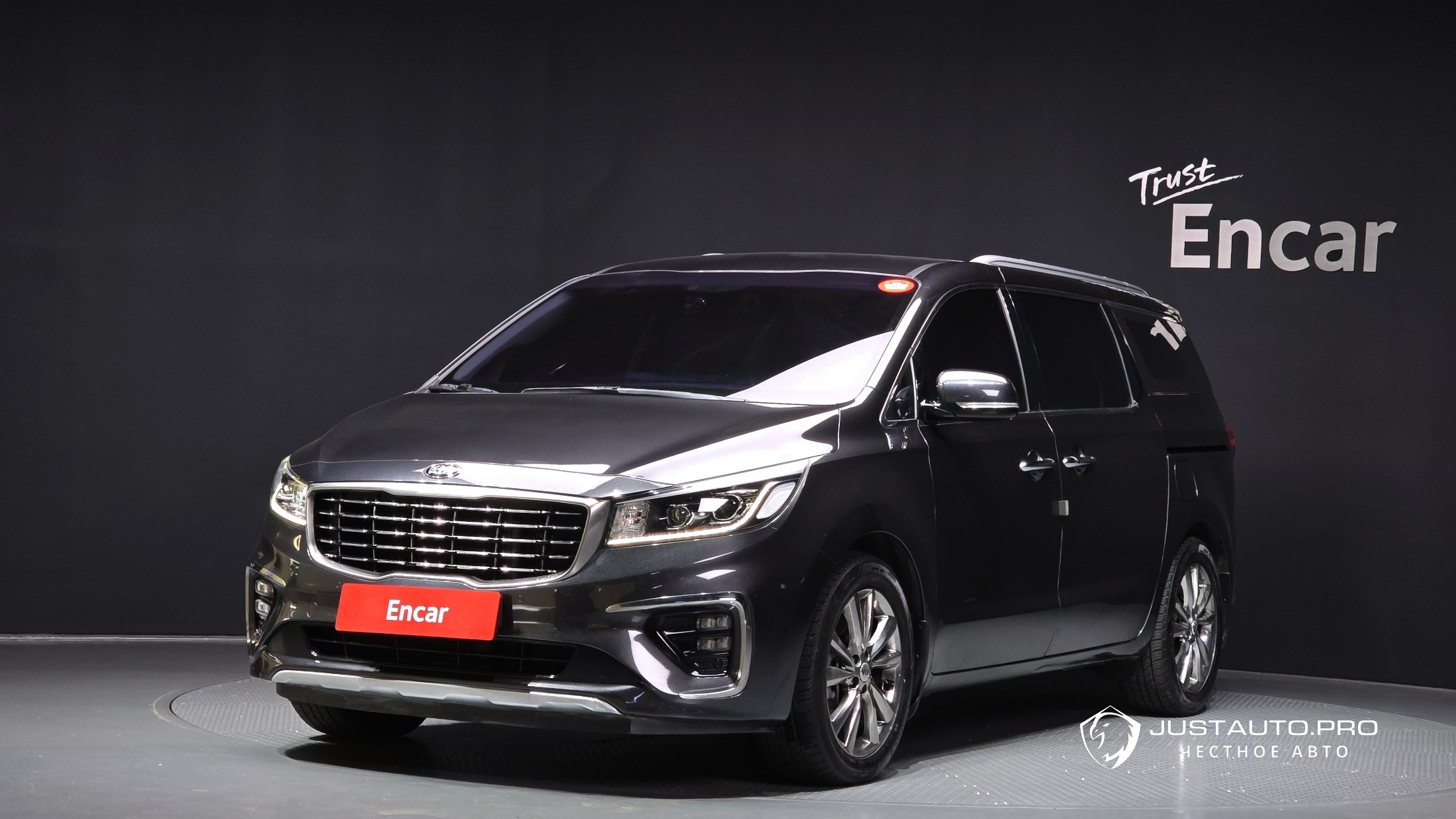 Автомобиль Kia Canival