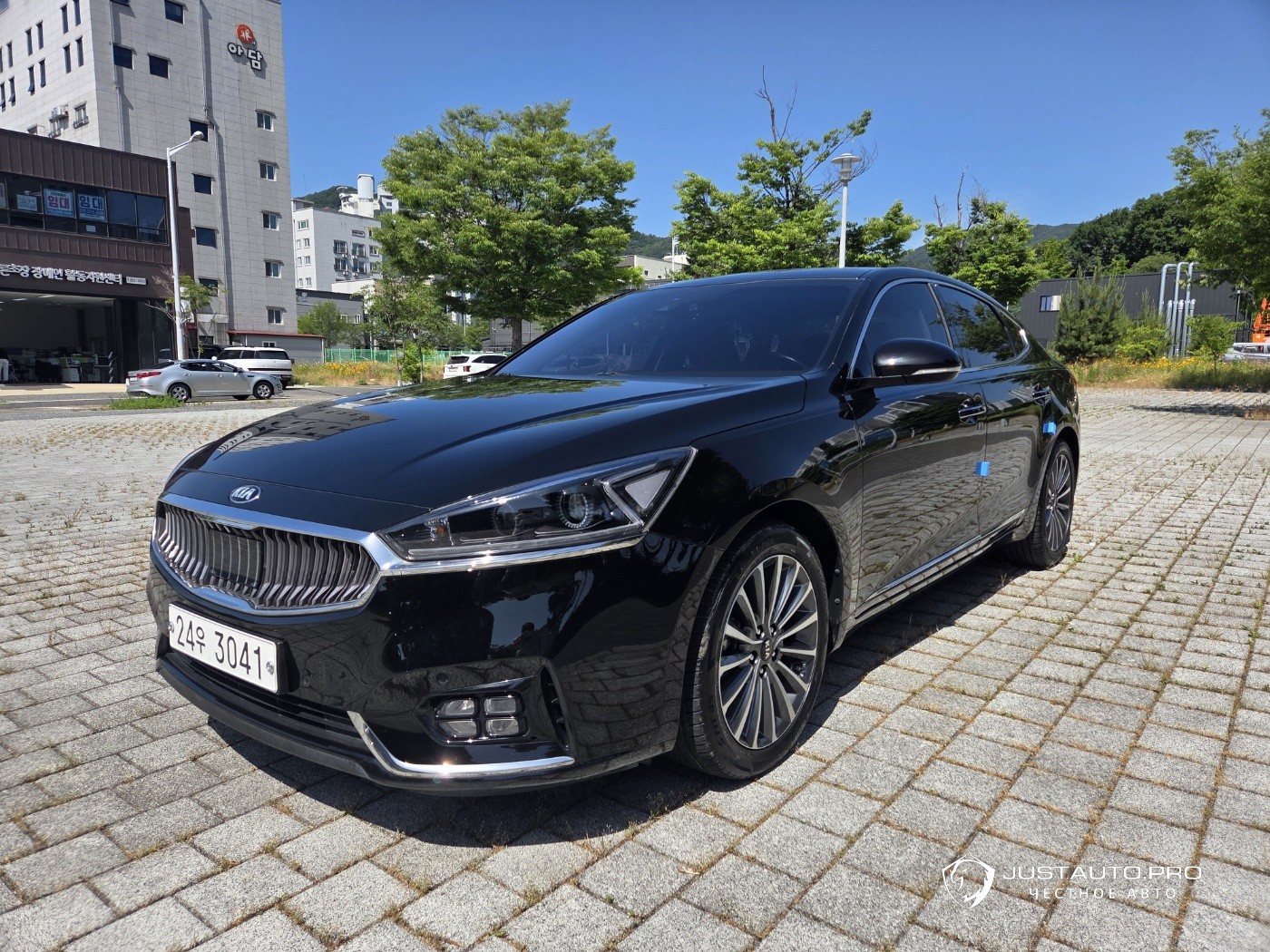 Автомобиль Kia K7