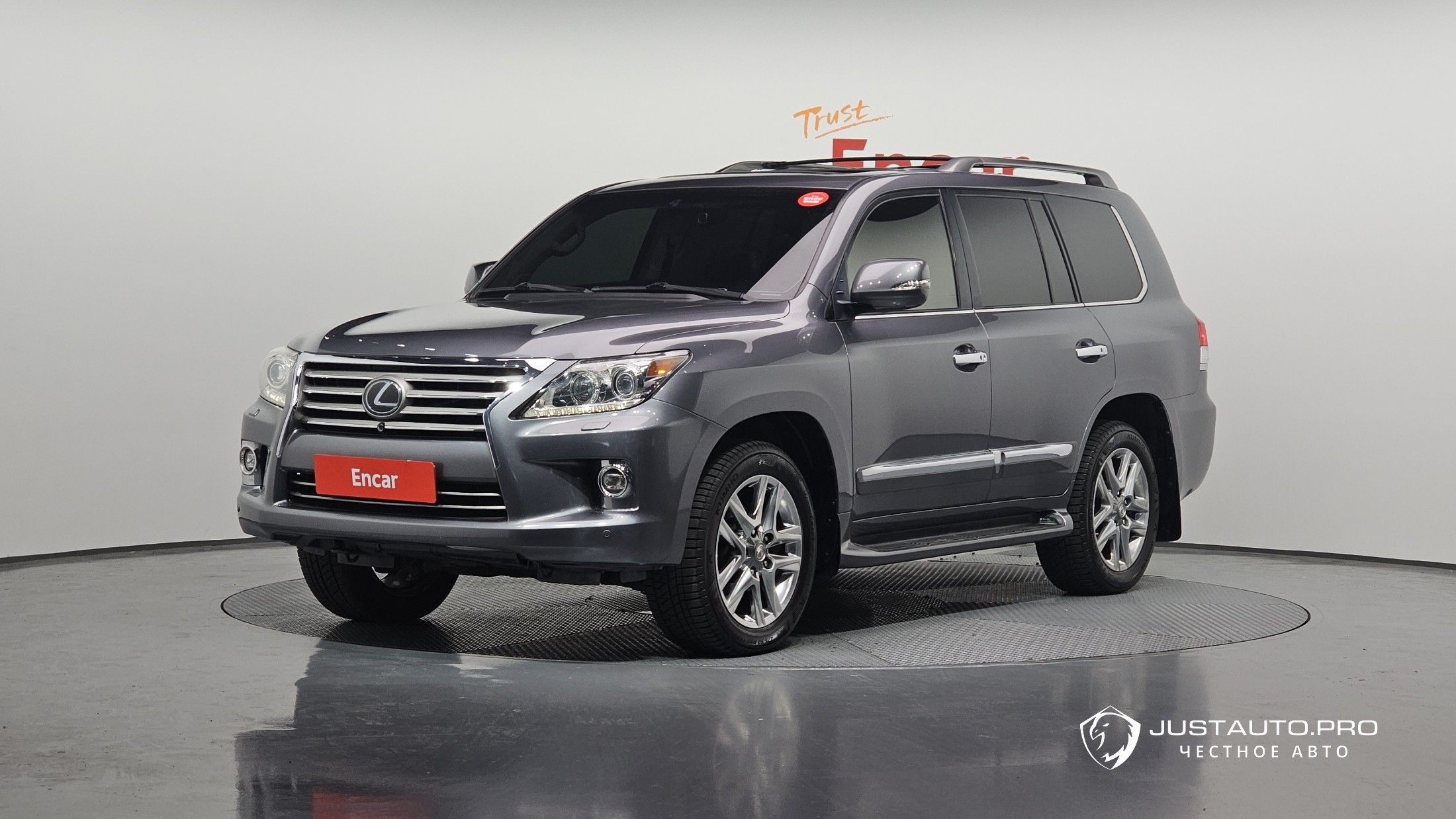 Автомобиль Lexus LX