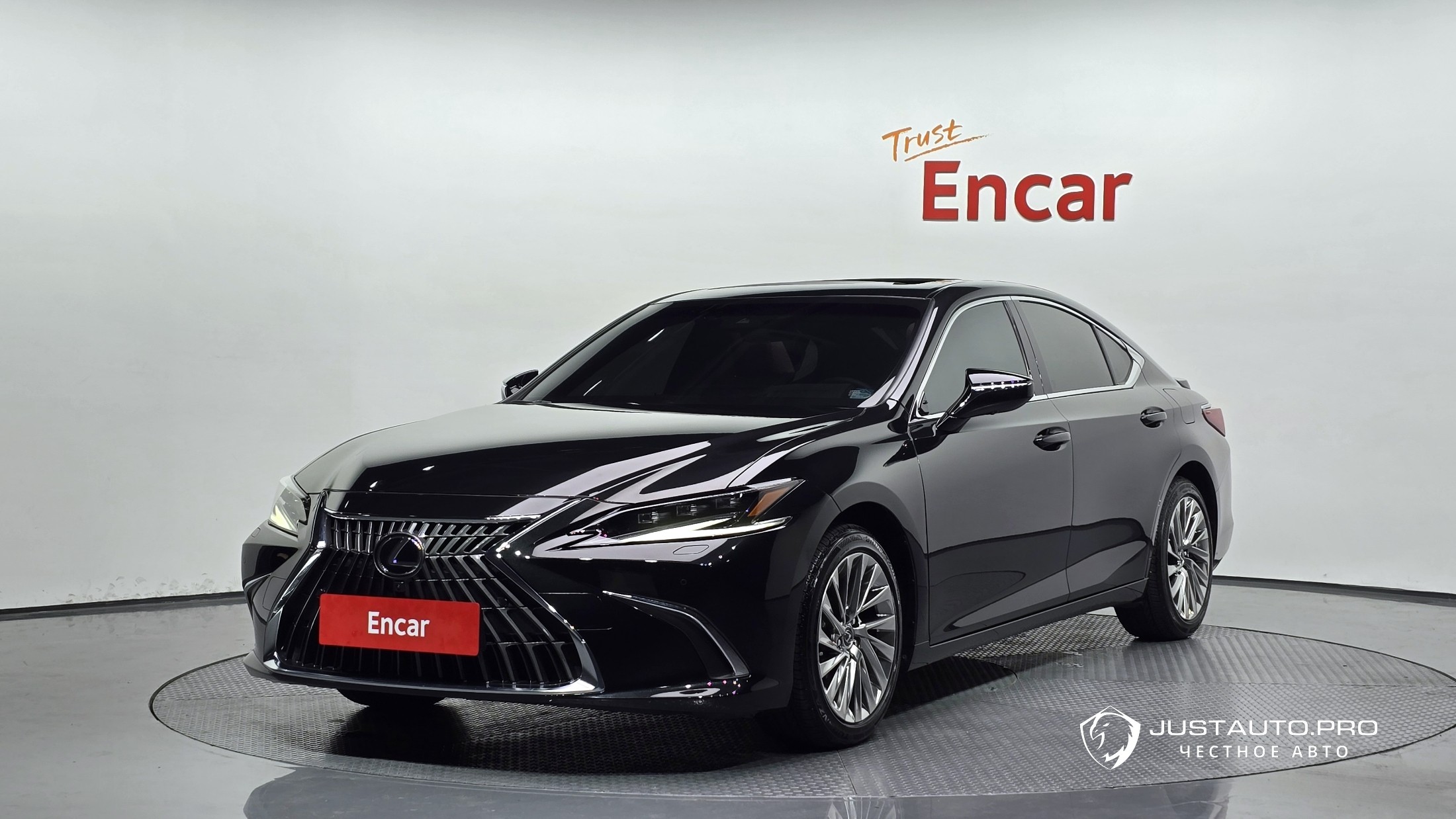 Автомобиль Lexus ES