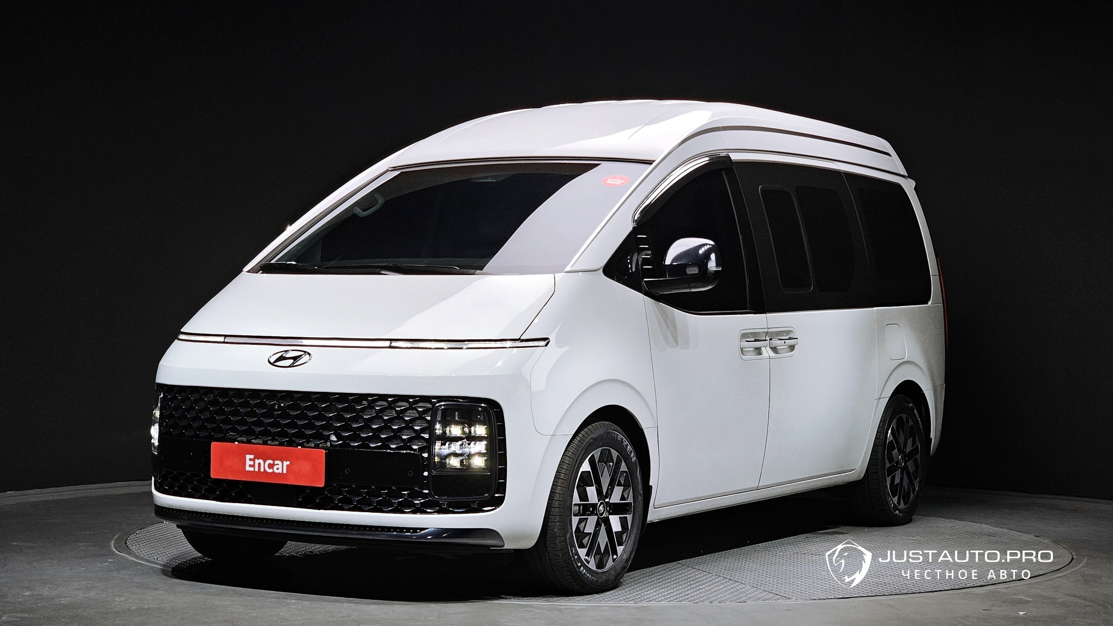 Автомобиль Hyundai Staria