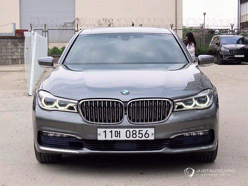 Автомобиль BMW 7-Series